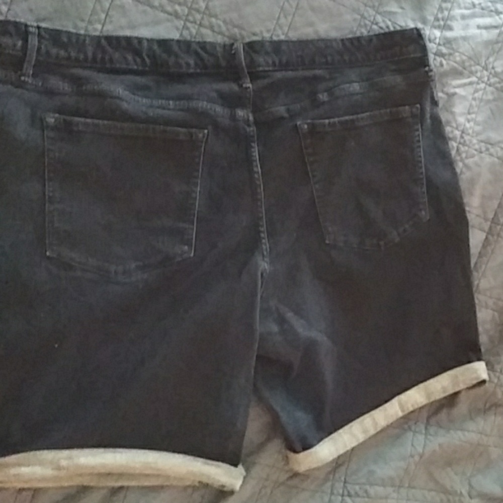 Shorts - Picture 3 of 3